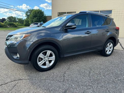 Used 2013 Toyota RAV4 XLE AWD/4WD image 4