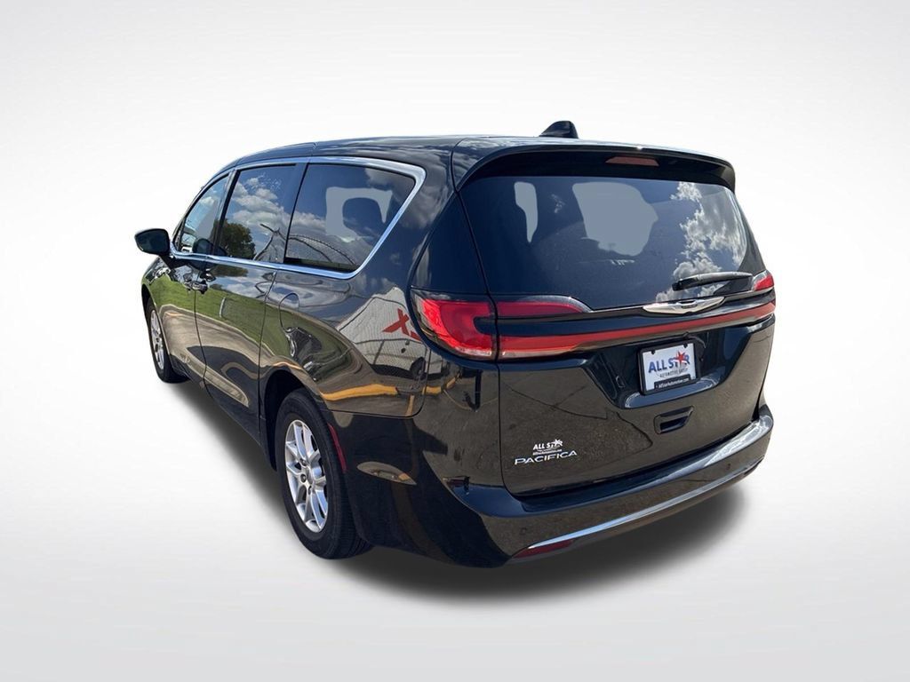 Used 2023 Chrysler Pacifica Touring-L FWD image 8