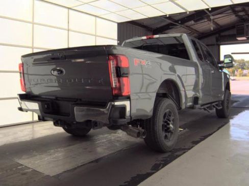 Used 2023 Ford F350 Lariat w/ FX4 Off-Road Package AWD/4WD image 4