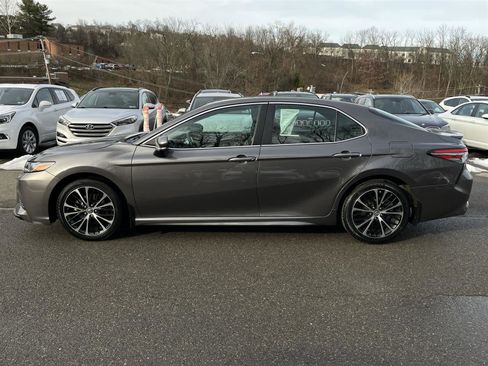 Used 2018 Toyota Camry L image 2