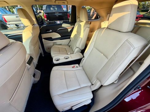 Used 2014 Toyota Highlander Limited Platinum AWD/4WD image 9