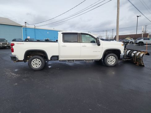 Used 2022 Chevrolet Silverado 2500 LT w/ Convenience Package image 9