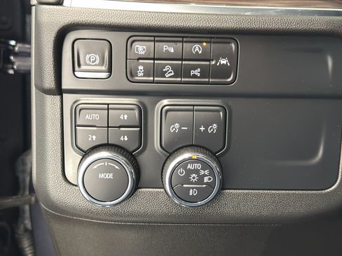 Used 2025 Chevrolet Tahoe Z71 AWD/4WD image 14