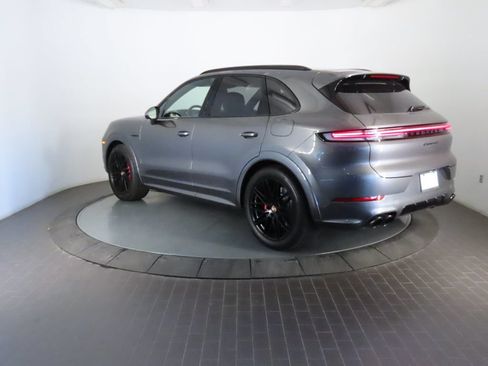 Certified 2026 Porsche Cayenne S AWD/4WD image 3