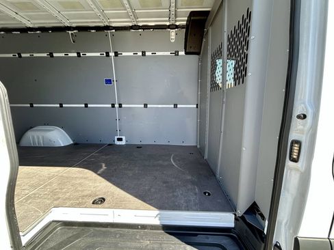 Used 2025 Mercedes-Benz Sprinter 2500 image 23