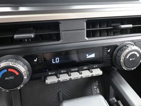 Used 2024 Toyota Tacoma TRD Off-Road AWD/4WD image 20