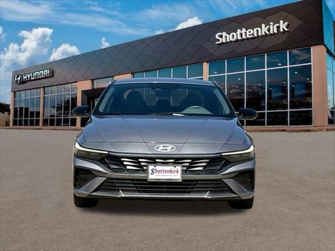 Certified 2025 Hyundai Elantra Sport image 2