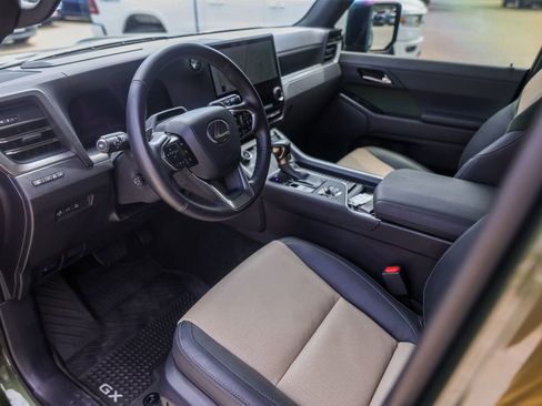 Used 2024 Lexus GX 550 AWD/4WD image 10