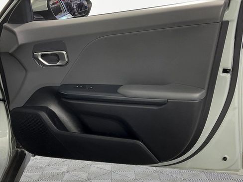 Used 2025 Kia K4 FWD image 27