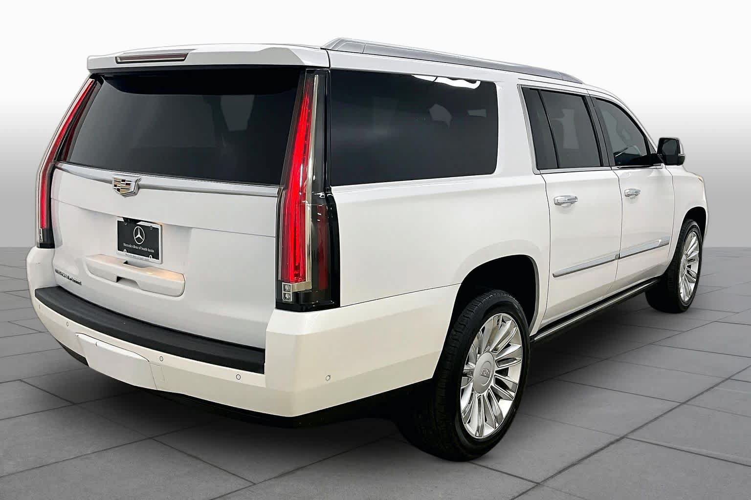 Used 2017 Cadillac Escalade ESV Platinum RWD image 13