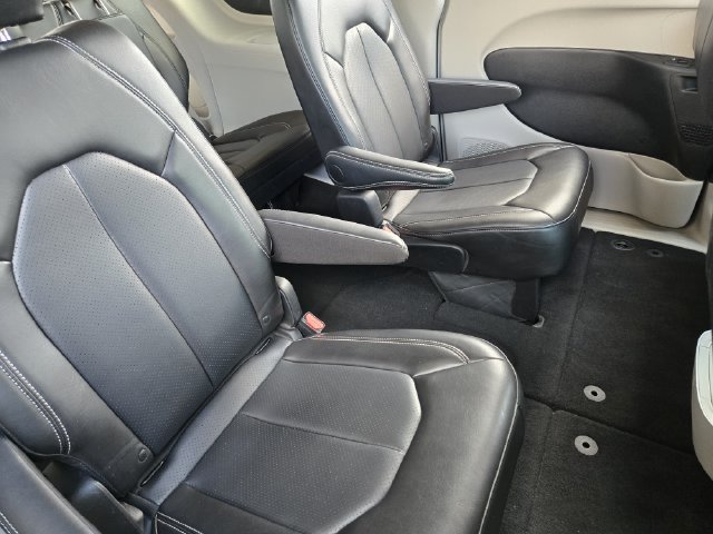 Certified 2024 Chrysler Pacifica Touring-L FWD image 27