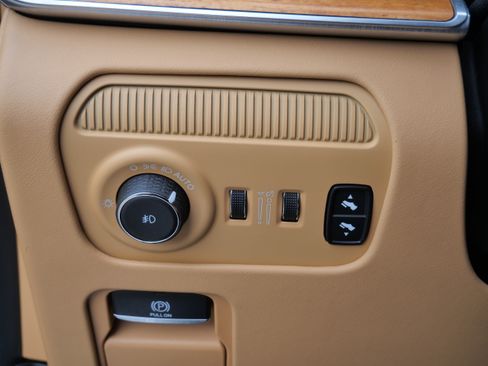Used 2022 Jeep Grand Wagoneer Series III w/ Rear Seat Video Group 1 AWD/4WD image 26