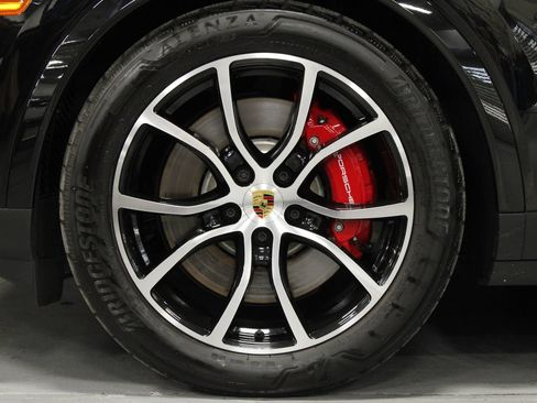Certified 2024 Porsche Cayenne S AWD/4WD image 9