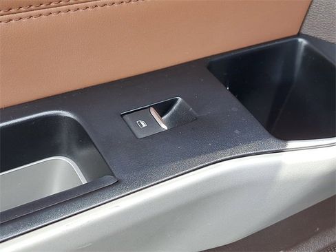 Used 2022 Ford Explorer King Ranch w/ Technology Package image 13