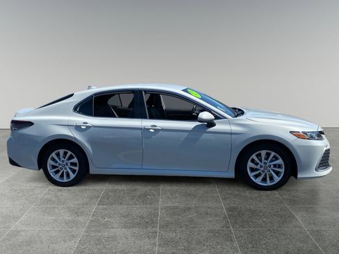 Used 2022 Toyota Camry LE w/ Carpet Mat Package (TMS) FWD image 6