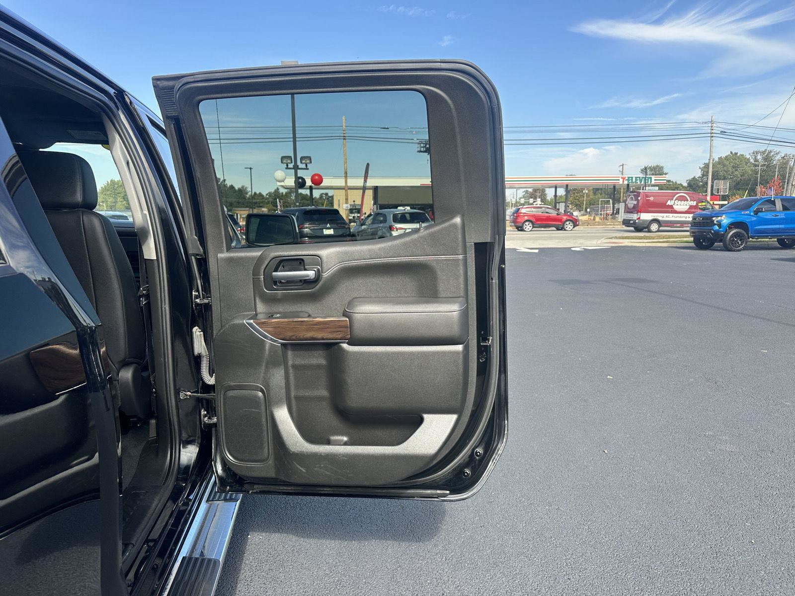 Used 2019 GMC Sierra 1500 SLT w/ SLT Premium Package AWD/4WD image 25
