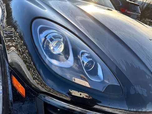 Used 2018 Porsche Macan image 25