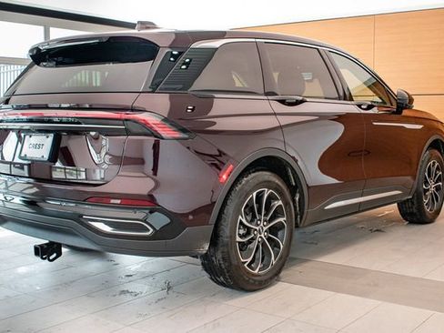 Used 2024 Lincoln Nautilus Premier AWD/4WD image 6