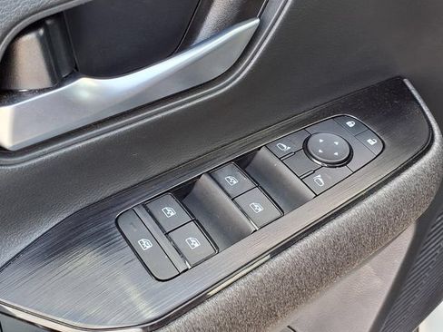 Used 2025 Nissan Kicks SV FWD image 4