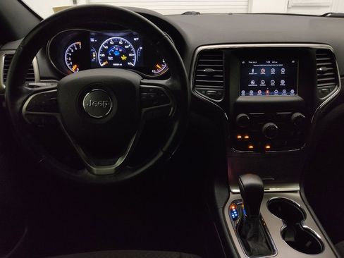 Used 2019 Jeep Grand Cherokee Laredo AWD/4WD image 22