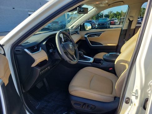 Used 2019 Toyota RAV4 Limited w/ Advanced Technology Package FWD image 15