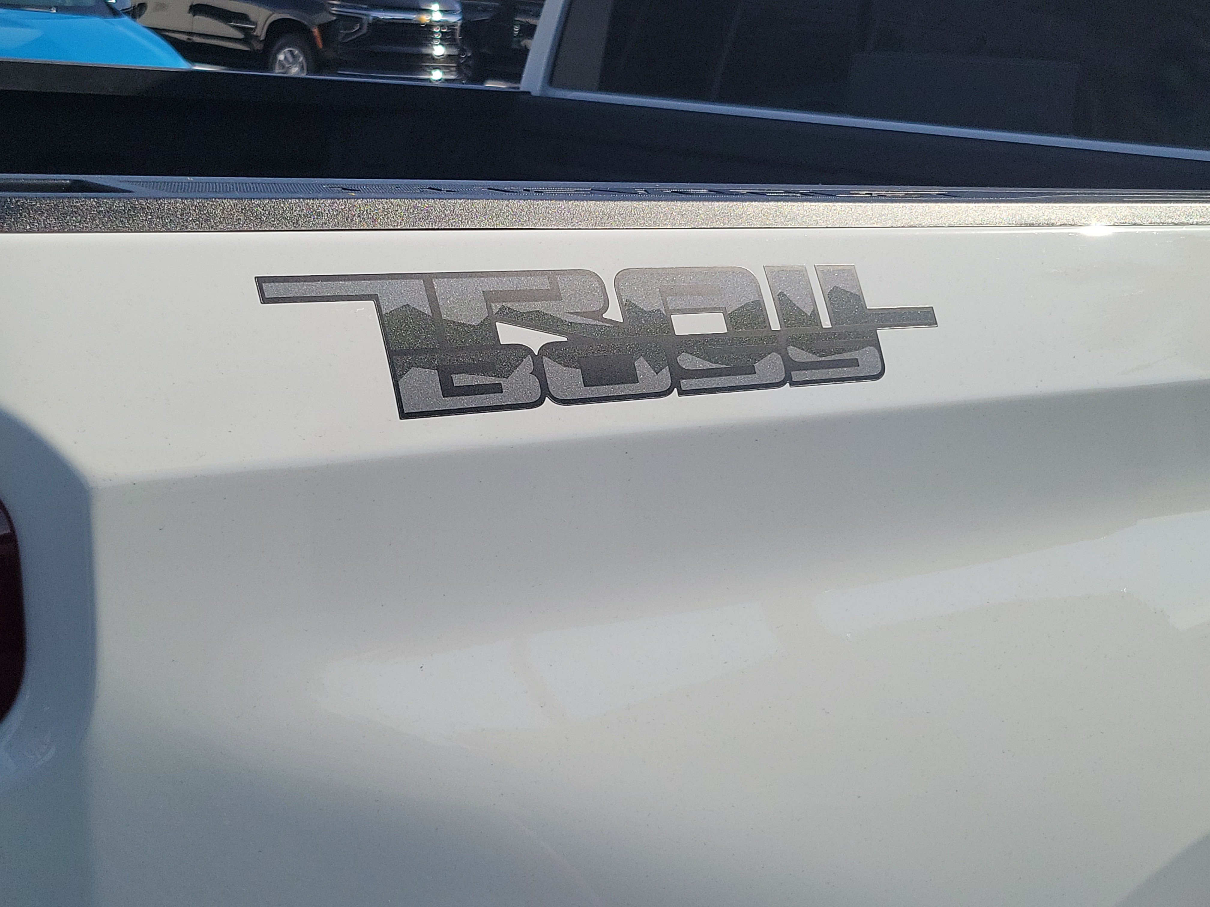 Used 2026 Chevrolet Silverado 1500 LT Trail Boss w/ LT Trail Boss Premium Package AWD/4WD image 5