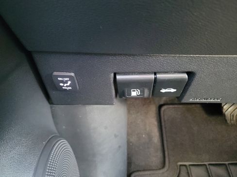 Used 2023 Nissan Kicks SR w/ SR Premium Package FWD image 24