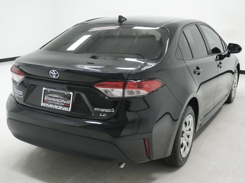 Used 2024 Toyota Corolla LE FWD image 4
