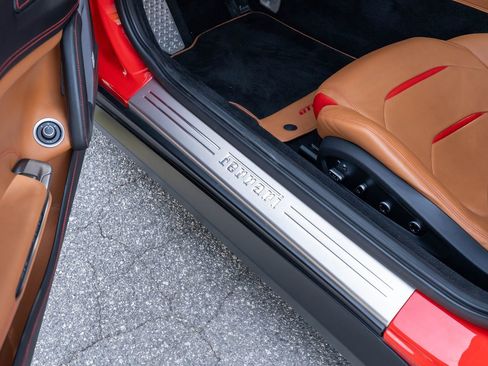 Used 2017 Ferrari GTC4Lusso image 28