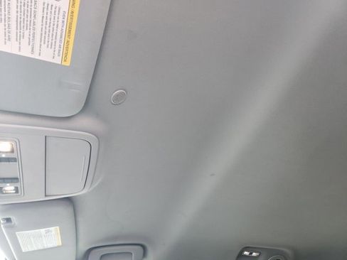 Used 2022 Ford Explorer XLT image 25