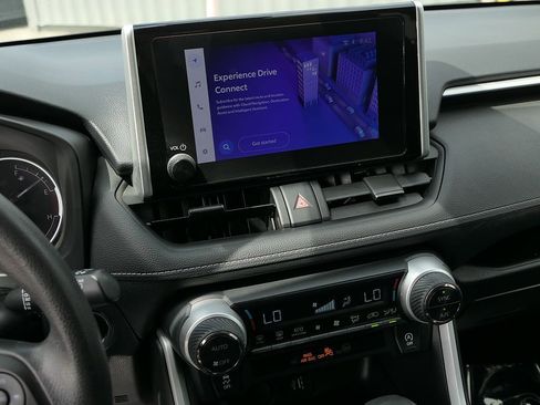 Used 2024 Toyota RAV4 XLE FWD image 17