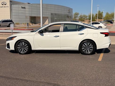 Certified 2025 Nissan Altima 2.5 SV FWD image 3