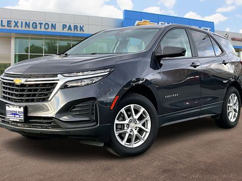 Used 2022 Chevrolet Equinox LS w/ LS Convenience Package image 12