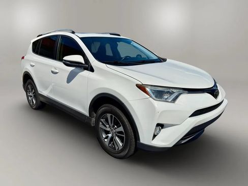Used 2018 Toyota RAV4 XLE FWD image 7