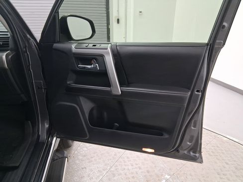 Used 2015 Toyota 4Runner Limited image 34