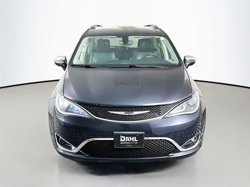 Used 2019 Chrysler Pacifica Limited image 2