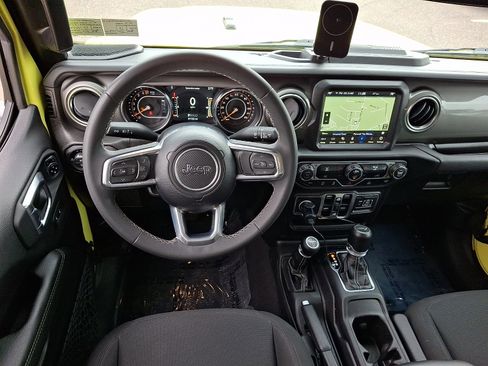 Used 2023 Jeep Gladiator Overland image 11