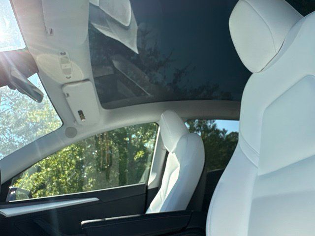 Used 2024 Tesla Model Y Long Range AWD/4WD image 3