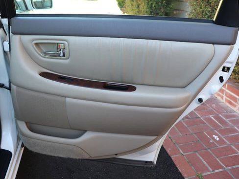 Used 2001 Toyota Avalon XLS FWD image 37