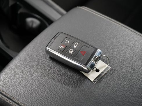 Used 2025 Jaguar F-PACE R-Dynamic S AWD/4WD image 21