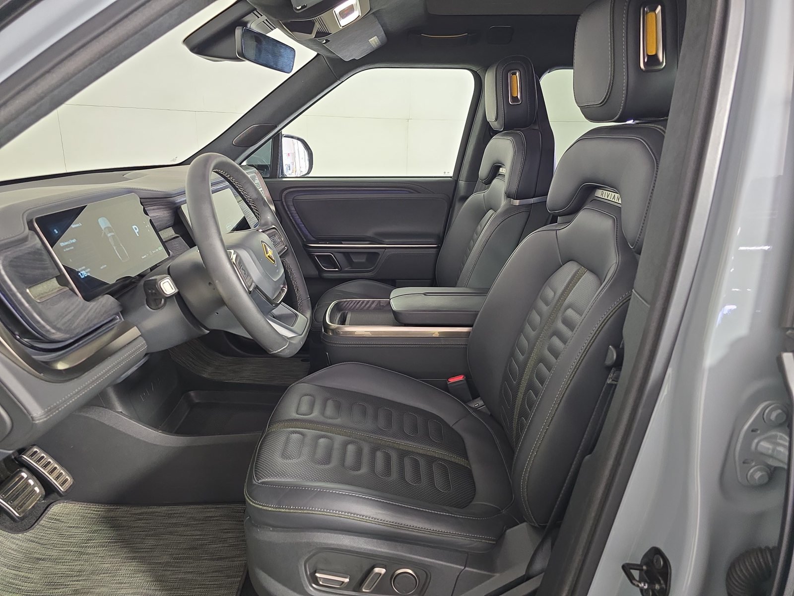 Used 2023 Rivian R1T Adventure Dual AWD/4WD image 20
