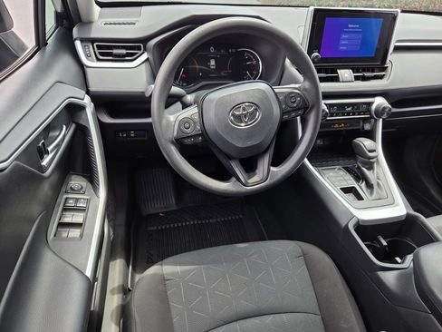 Used 2025 Toyota RAV4 XLE AWD/4WD image 7