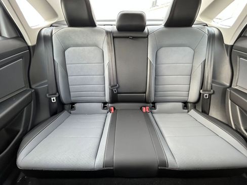 Used 2025 Volkswagen Jetta SE image 38