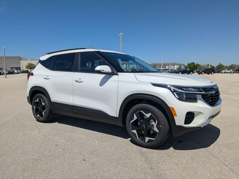 New 2026 Kia Seltos S FWD image 2