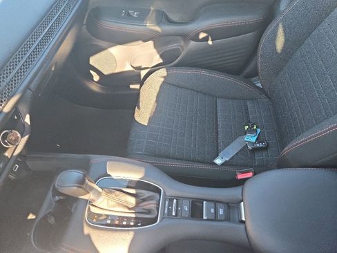 Certified 2025 Honda HR-V Sport image 24