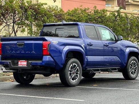 Certified 2025 Toyota Tacoma TRD Sport AWD/4WD image 5