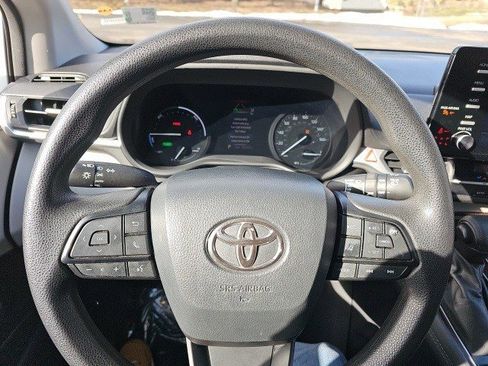 Used 2024 Toyota Sienna LE image 21