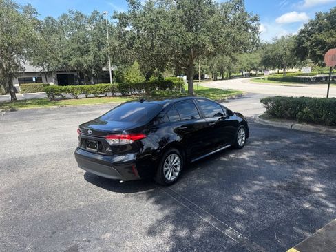 Used 2025 Toyota Corolla LE w/ LE Premium Package FWD image 8