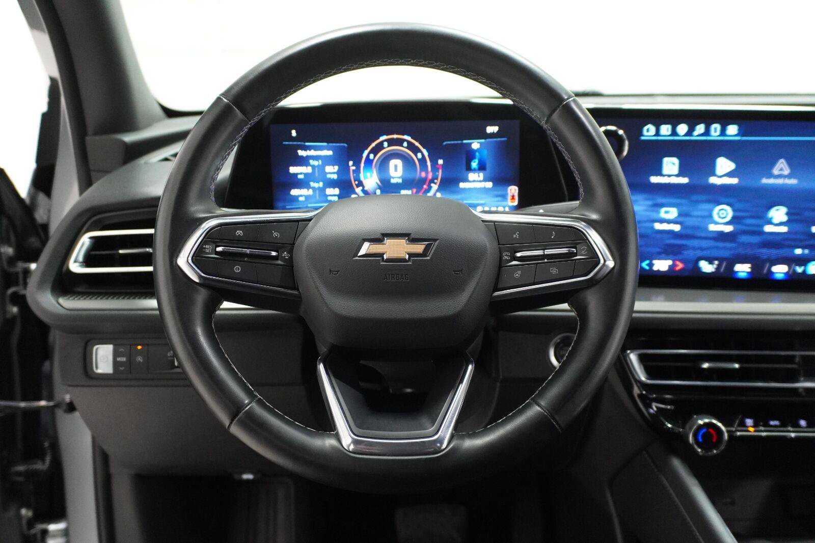 Used 2025 Chevrolet Traverse LT FWD image 15