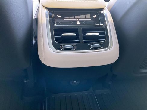 New 2027 Volvo XC90 B6 Plus AWD/4WD image 16